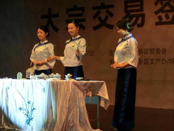 深圳心馨茶艺在第八届文博会表演《文士茶》茶艺表演